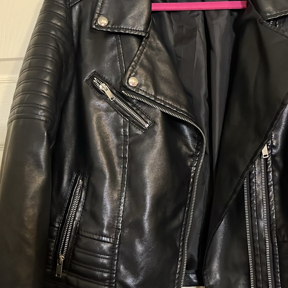 leather jacket - Picture 2 of 4